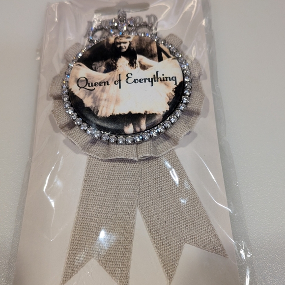 Drug store Jewelry - Queen Of Everything Pin/Brooch Ribbon New In Package